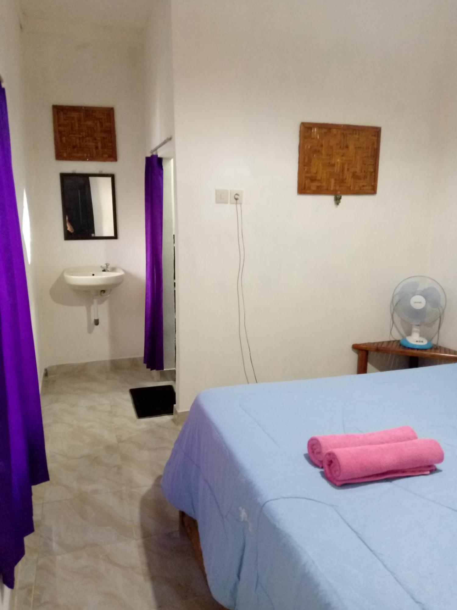 Syaqila Homestay Lombok テテバトゥ エクステリア 写真